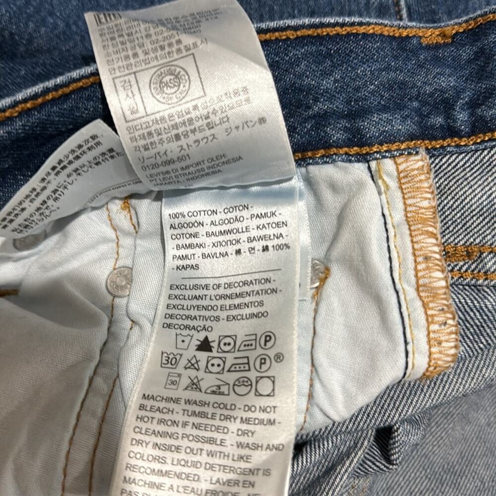 Womens Levis 501 Premium Med Wash Jeans Size 25x30 - Picture 6 of 6